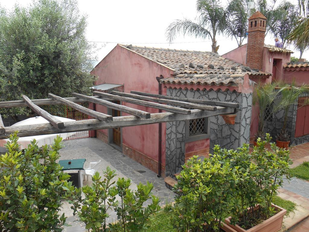 Villa Del Nespolo Fiumefreddo di Sicilia Exteriör bild