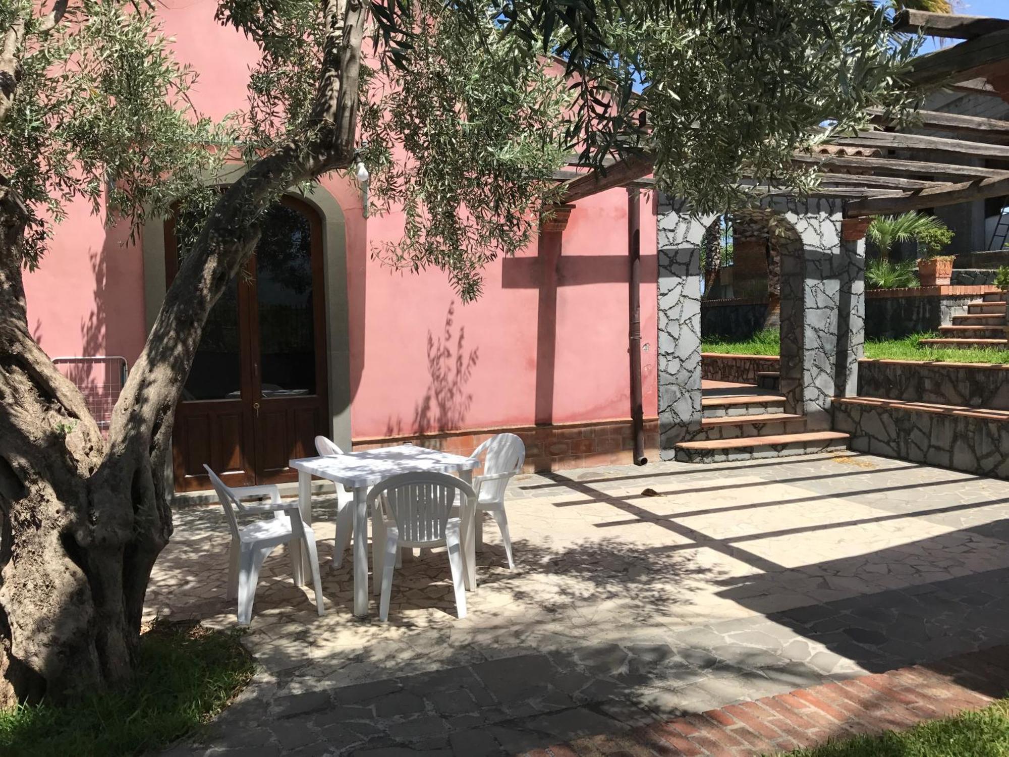 Villa Del Nespolo Fiumefreddo di Sicilia Exteriör bild