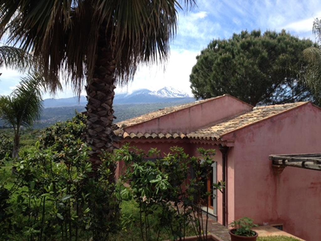 Villa Del Nespolo Fiumefreddo di Sicilia Exteriör bild