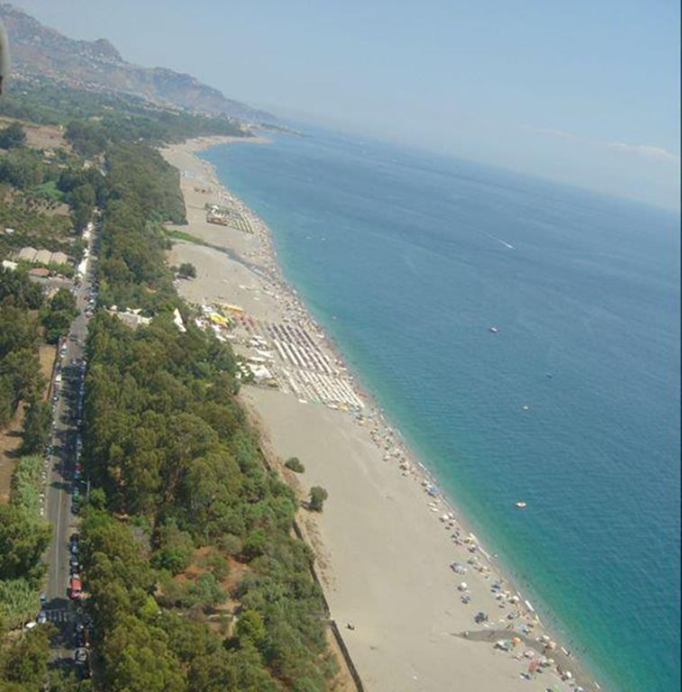 Villa Del Nespolo Fiumefreddo di Sicilia Exteriör bild