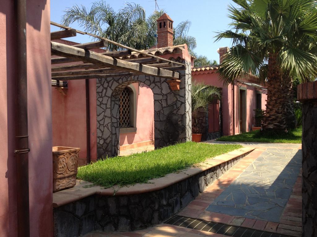 Villa Del Nespolo Fiumefreddo di Sicilia Exteriör bild