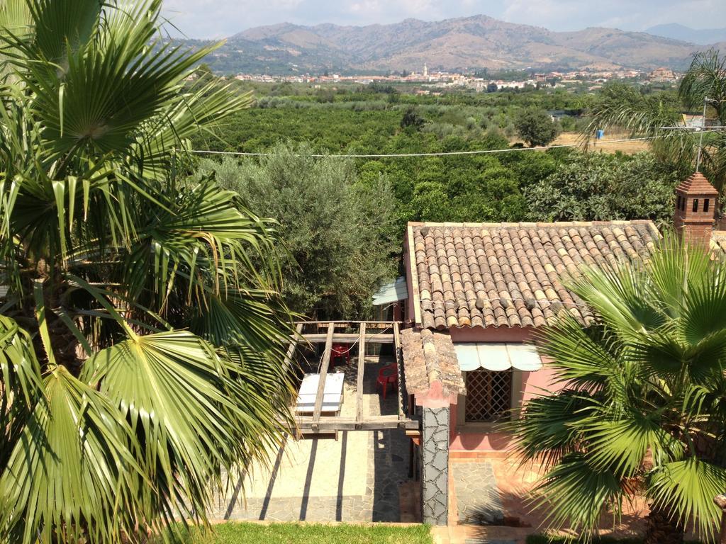 Villa Del Nespolo Fiumefreddo di Sicilia Exteriör bild