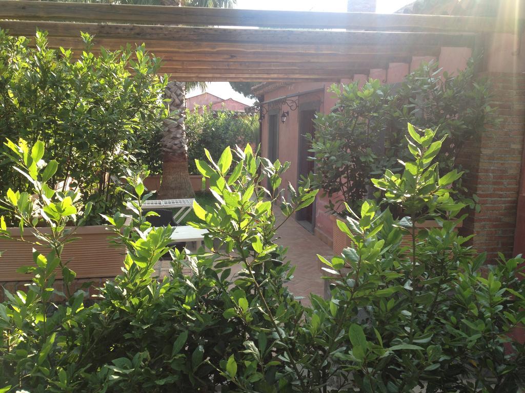 Villa Del Nespolo Fiumefreddo di Sicilia Exteriör bild