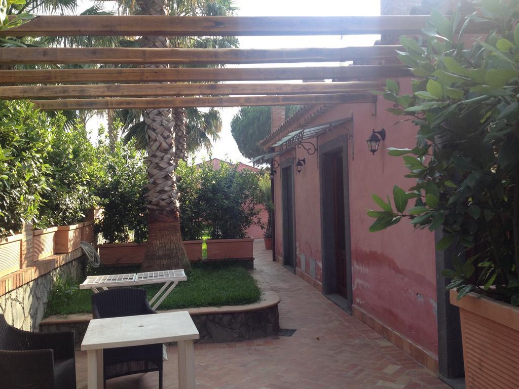 Villa Del Nespolo Fiumefreddo di Sicilia Exteriör bild
