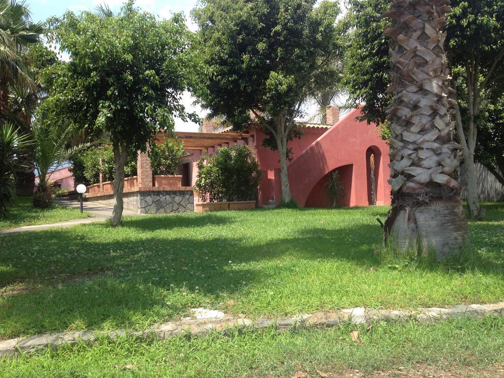 Villa Del Nespolo Fiumefreddo di Sicilia Exteriör bild